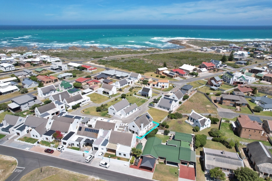 To Let 4 Bedroom Property for Rent in Struisbaai Western Cape